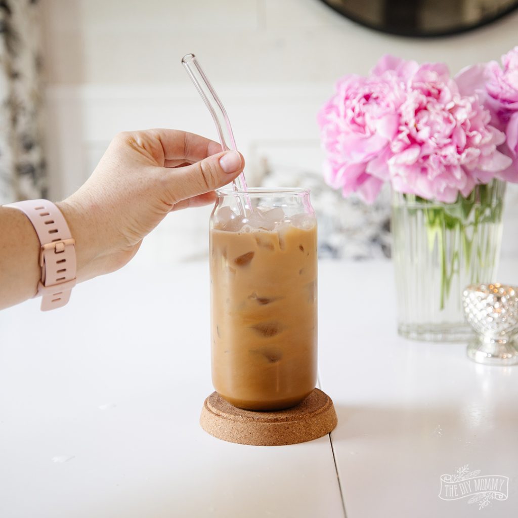 https://yummywholefoodrecipes.com/wp-content/uploads/2022/11/How-to-make-iced-coffee-at-home-10-1024x1024.jpg